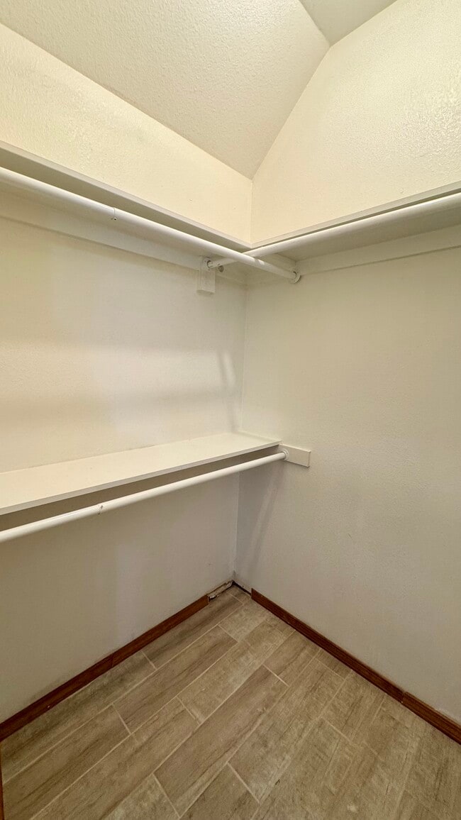 Building Photo - 322 Pinehurst Dr