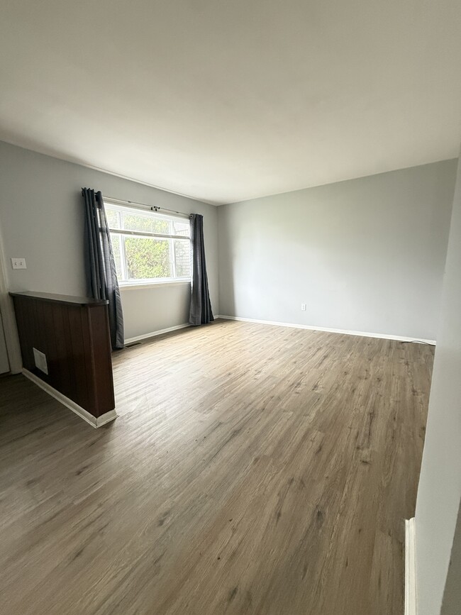 Building Photo - 176 N Christine Cir