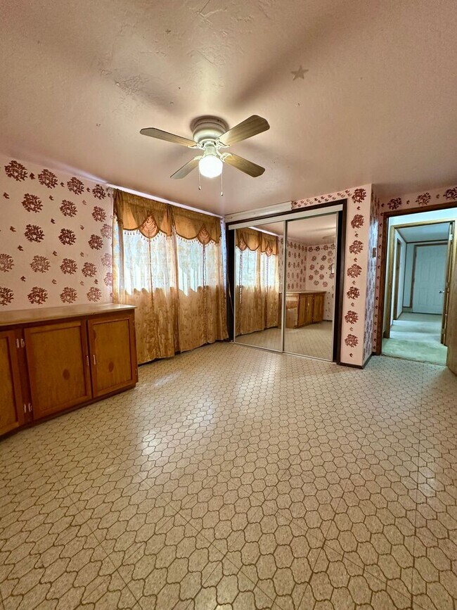 Building Photo - 1409 NW Portland Ave