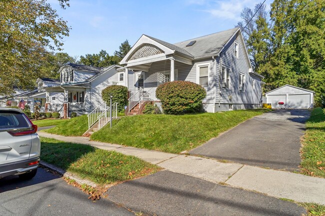 Building Photo - Ewing, NJ – 7BR / 2BA. House near TCNJ. Spacious layout.