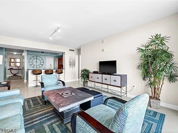 Building Photo - 3000 Oasis Grand Blvd