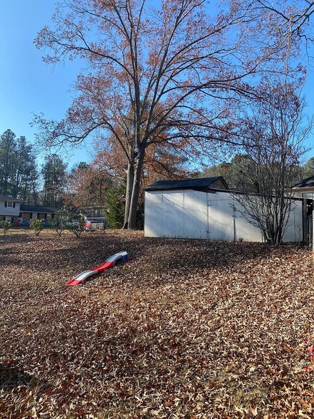 Building Photo - Room in Duplex on Valley Brook Dr