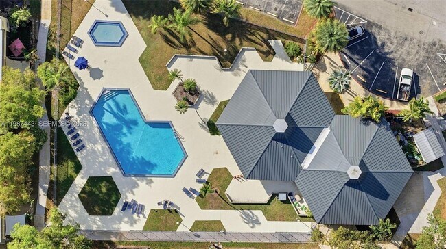 Building Photo - 8313 SW 137th Ave