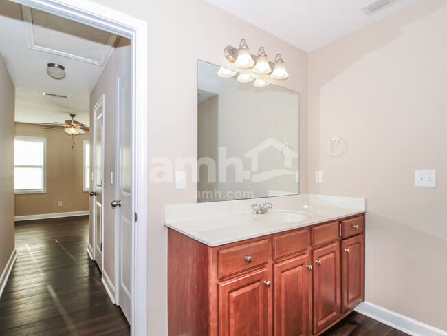 Building Photo - 28 Thornbury Dr