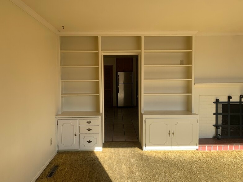 Building Photo - 555 E 300 N