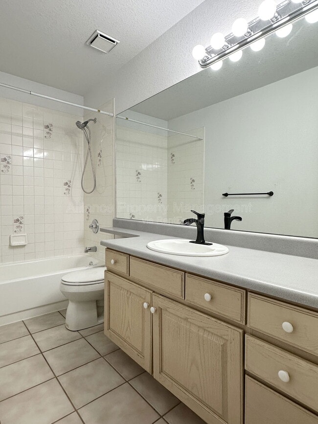 Building Photo - 4420 Cobbleskill Dr