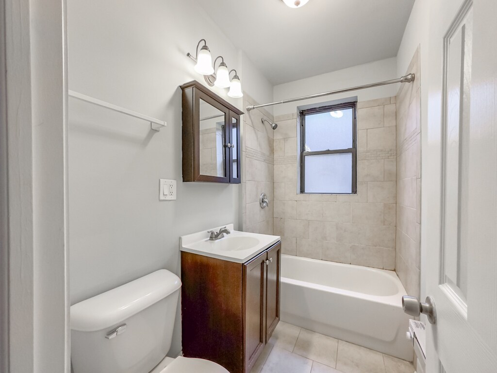 Building Photo - 3739 N Pine Grove Ave