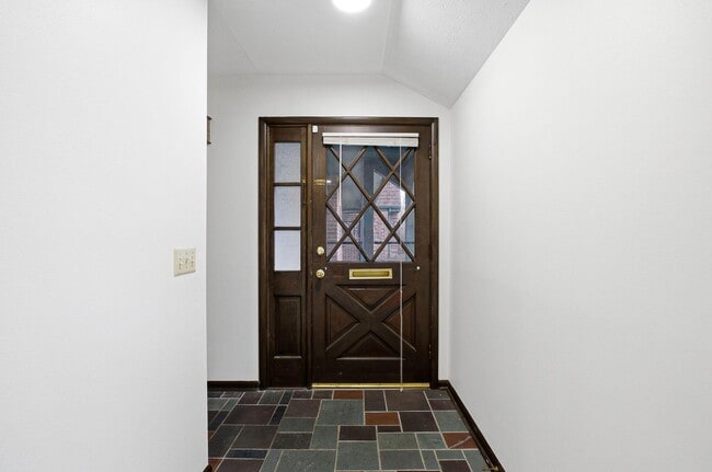 Building Photo - 4554 Sandringham Dr