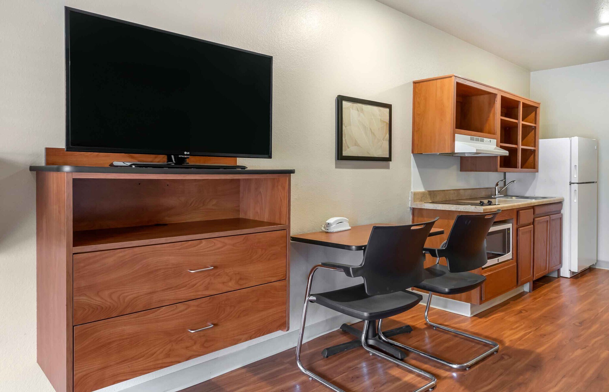 Building Photo - Furnished Studio-Lake Worth