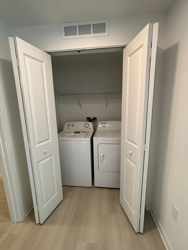 Building Photo - Beautiful and Brand New Apart in Millenia Park Orlando