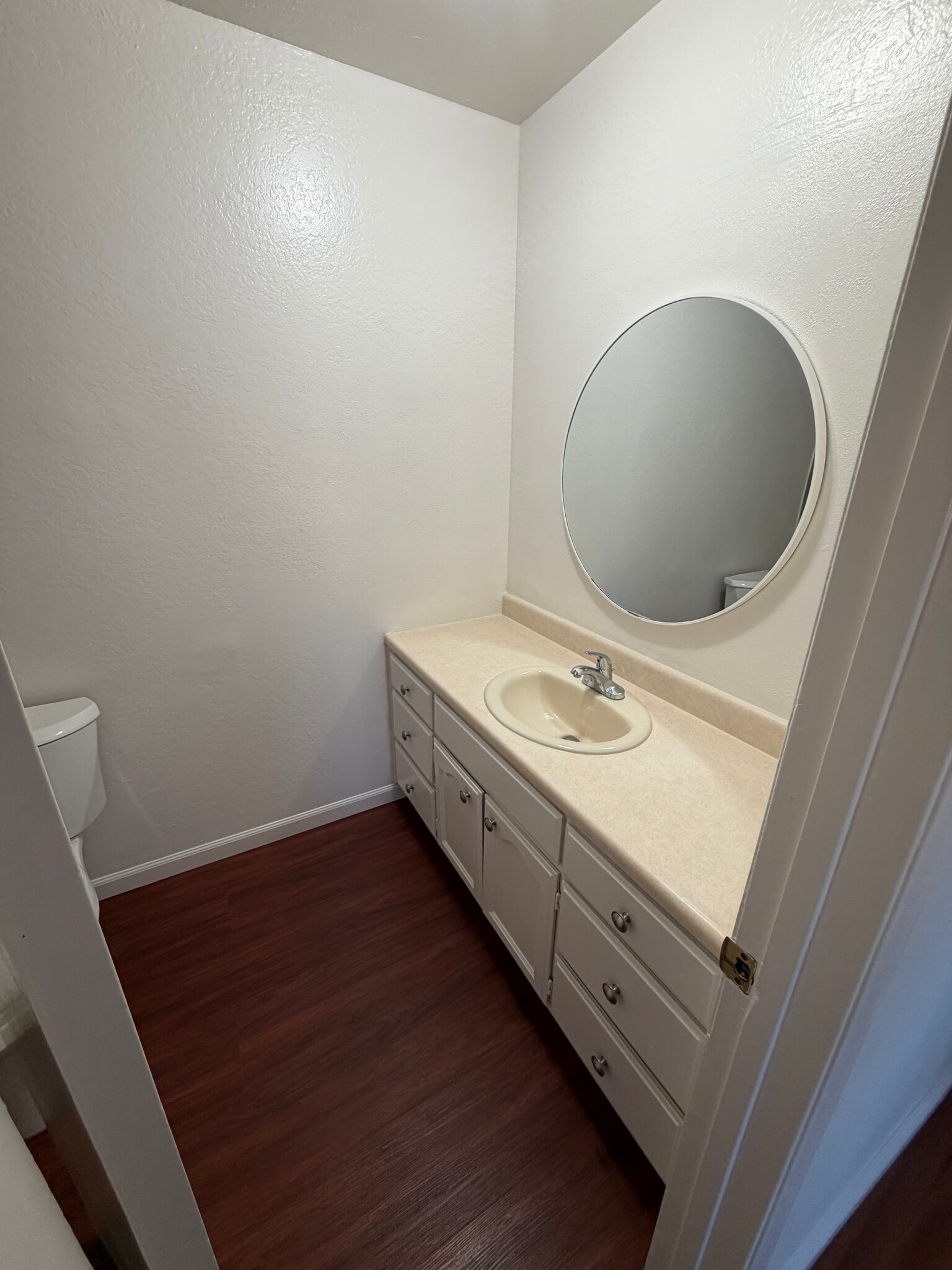 Building Photo - 525 Jacmar Dr