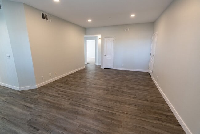 Interior Photo - 7057 Lanewood Ave