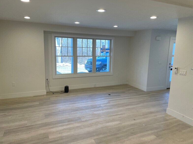 Building Photo - 24 Saint Anthonys Ln