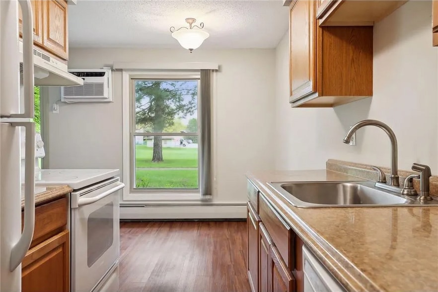 Building Photo - 935 11th Ave S