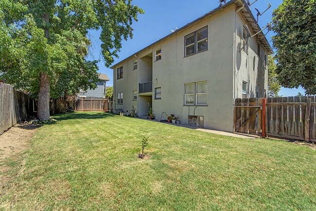 Building Photo - 1024 D St
