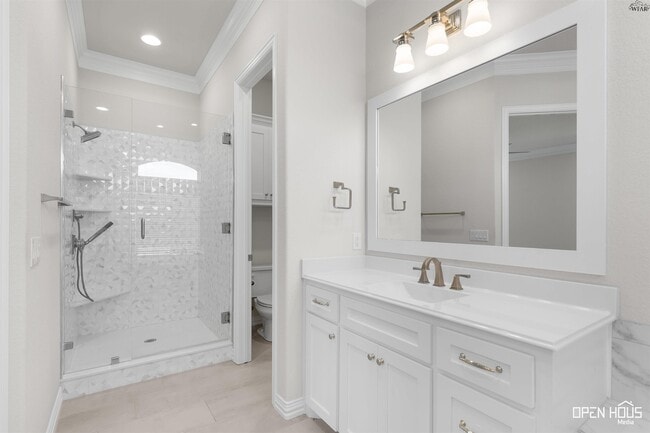 Building Photo - 5682 Blackstone Dr