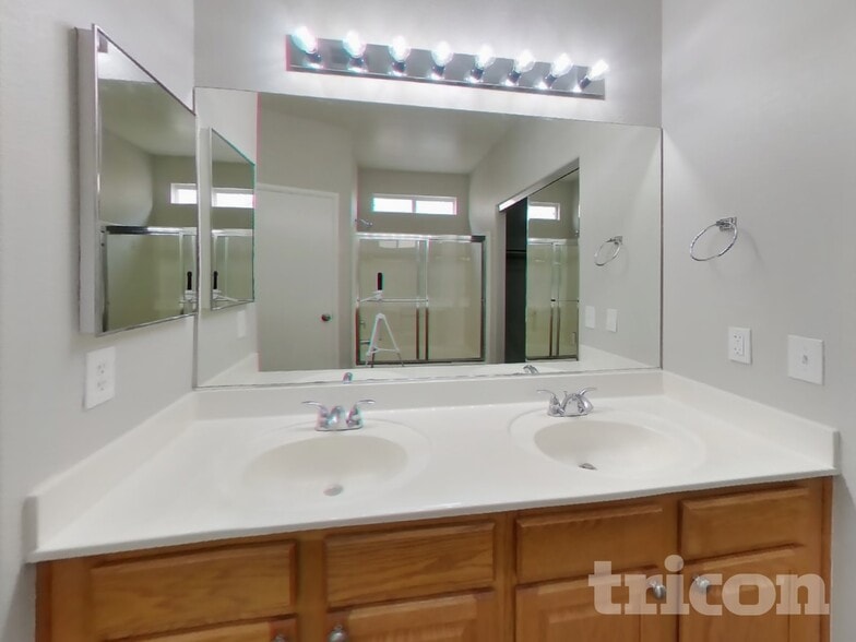 Building Photo - 2911 Extravagant Ave