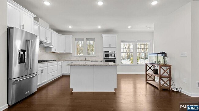 Building Photo - 54 Landmark Ln