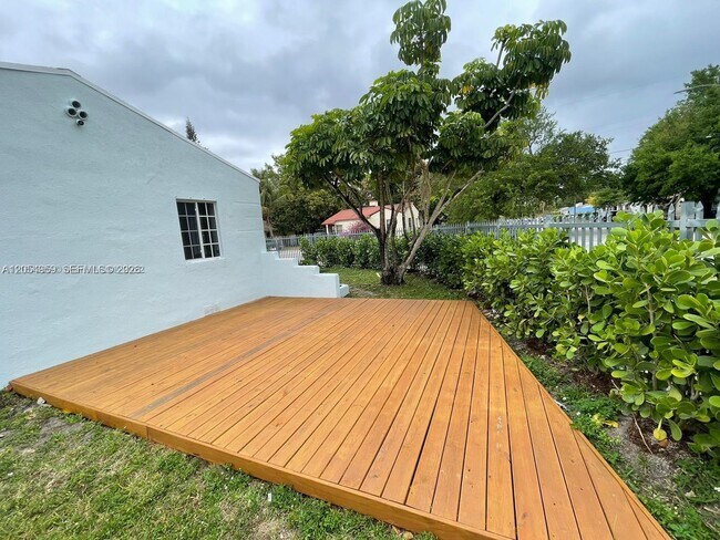 Building Photo - 6344 NW Miami Pl