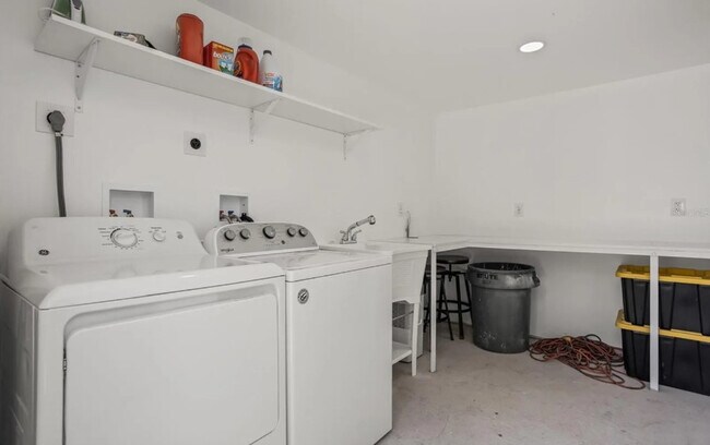 Building Photo - 8820 Rocky Creek Dr