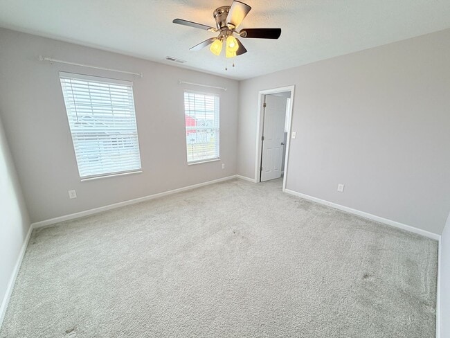 Building Photo - 1618 Woodside Cir