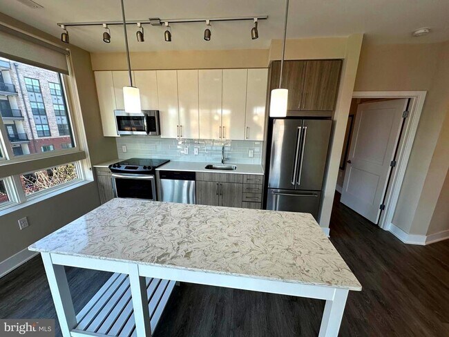 Building Photo - 145 Riverhaven Dr