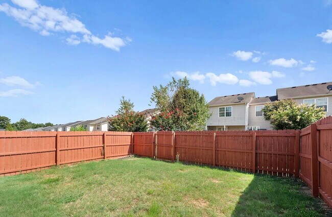 Building Photo - "Charming 3-Bed Townhouse with Hardwood Fl...