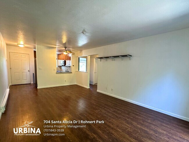 Building Photo - 704 Santa Alicia Dr