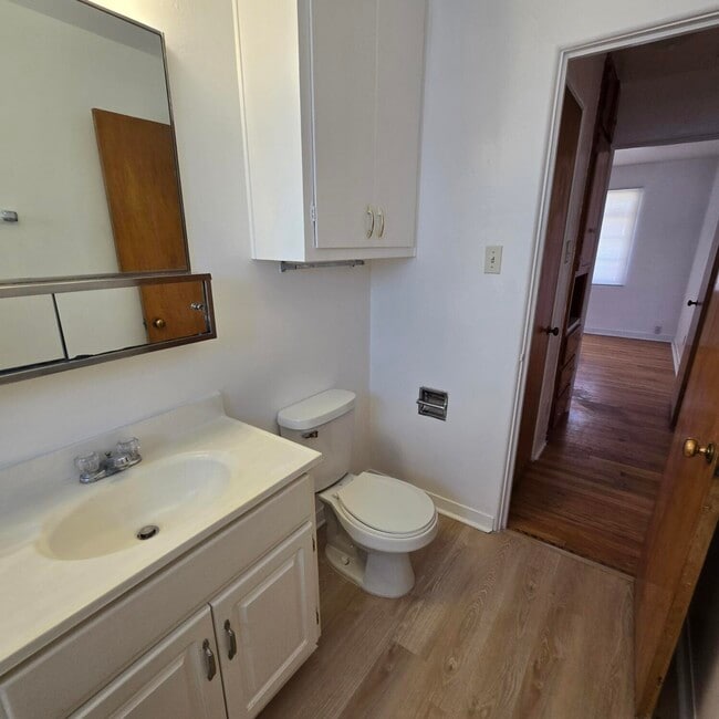 Building Photo - 205 Madison St NE