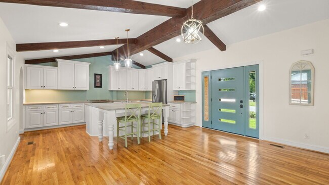 Building Photo - 5745 Riviere Dr