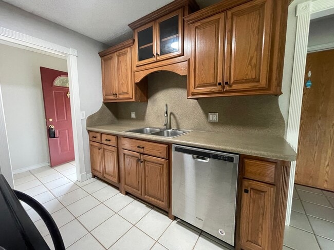 Building Photo - Edmond Rental