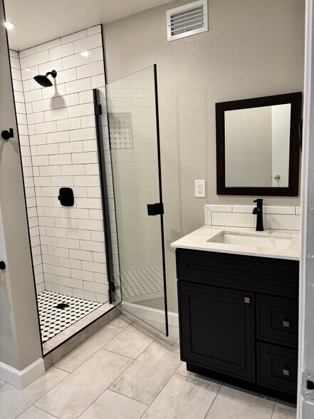 Bathroom - 6742 Snowdon Ave