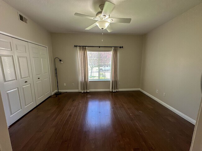 Building Photo - COMING SOON! Single Story 3 Bedroom Home for Rent in Newhall!