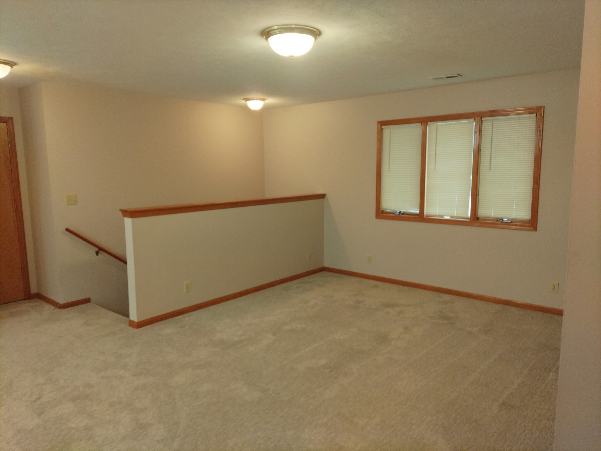 Building Photo - 605 Thomas Dr
