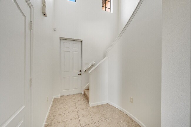 Building Photo - Beachside Townhome in Gated Community