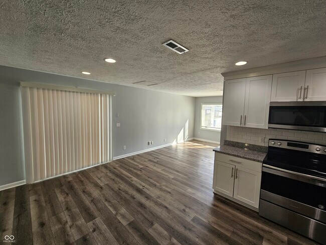 Building Photo - 1433 Hillcrest Dr