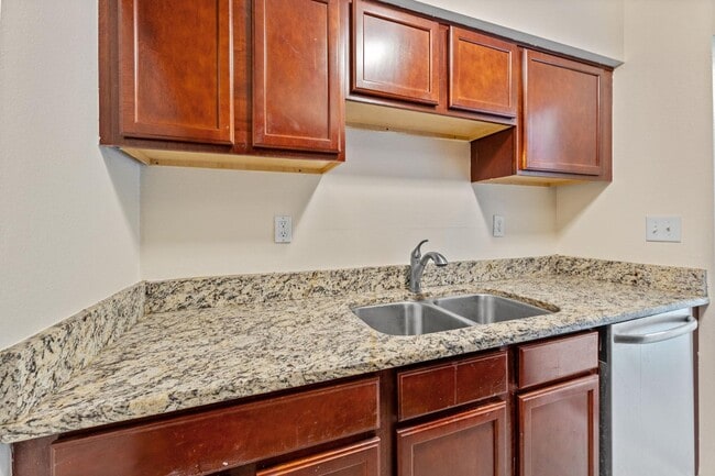 Building Photo - 406 W Azeele St