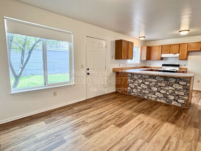 Building Photo - 801 N Brigger St