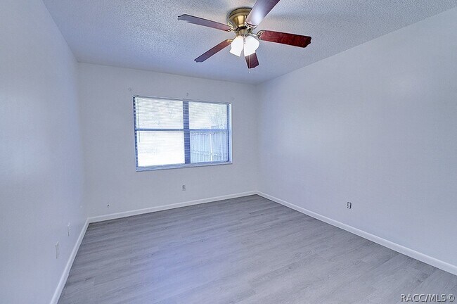 Building Photo - 512 long ave