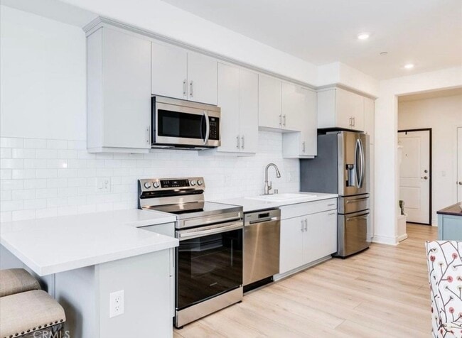 Building Photo - 2 Bedroom 2 Full Bath Condo with Stunning Views and Energy Savings