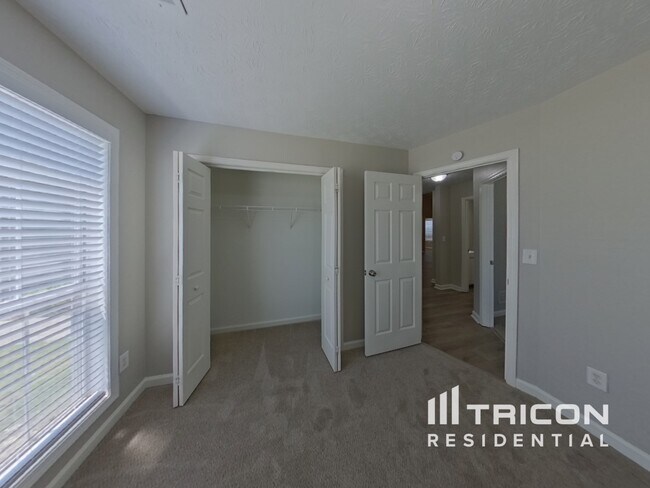 Building Photo - 2252 Red Rose Ln