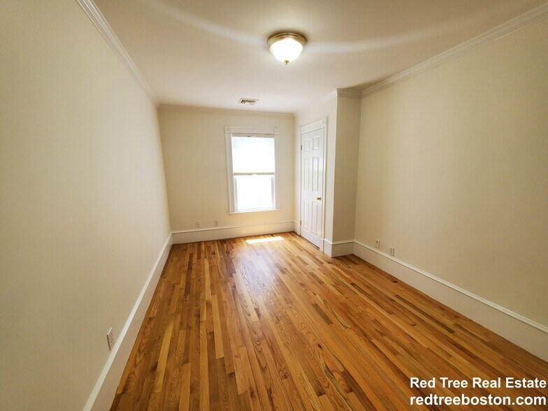 Building Photo - 8 White Ave