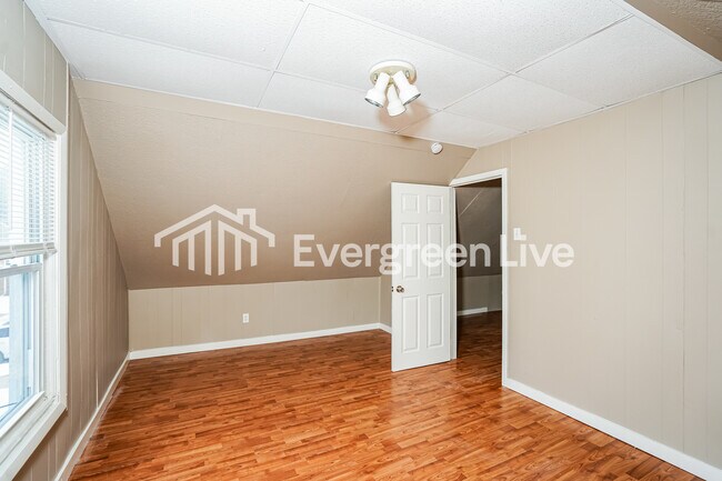 Building Photo - 5055 N 24th St