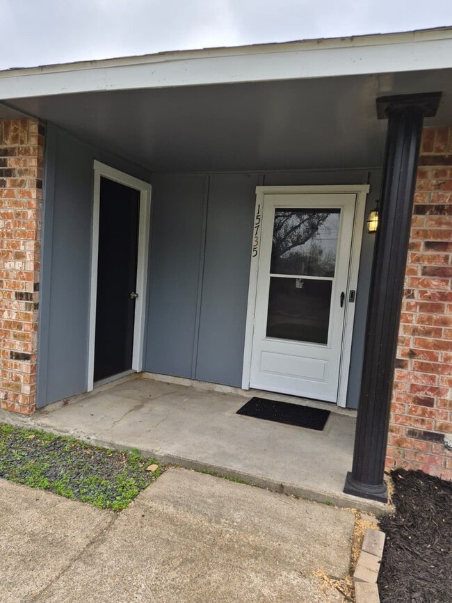 Building Photo - 15735 Munson Ln