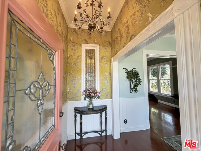 Building Photo - 370 Main St