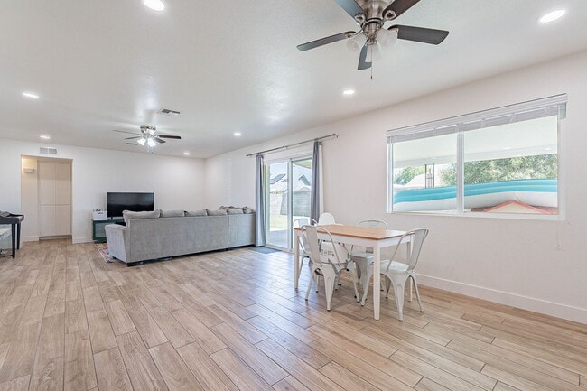 Building Photo - 651 E Kael Cir