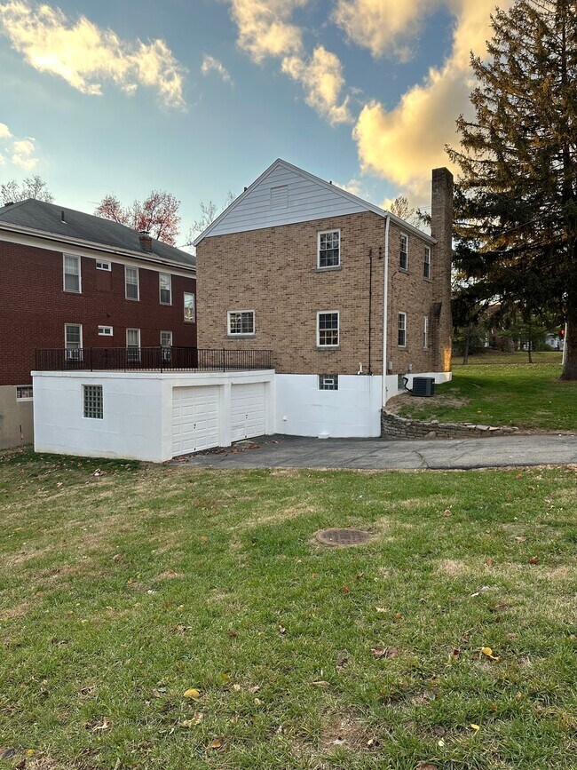 Building Photo - 2021 Dixie Hwy