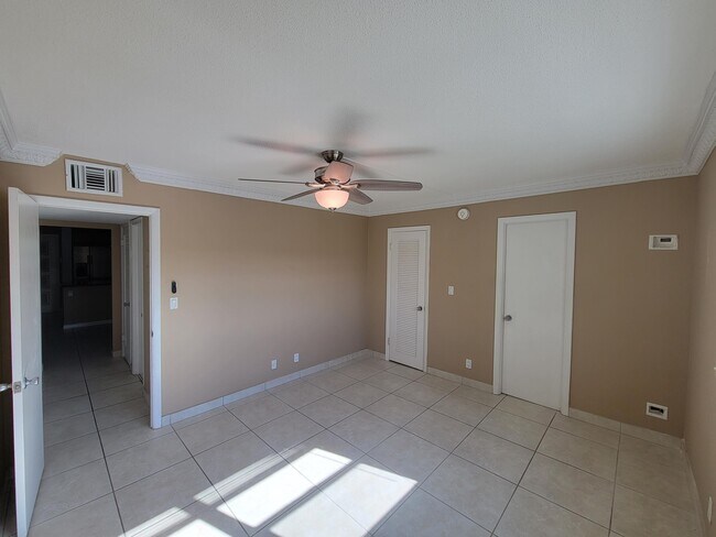 Building Photo - 2871 N Ocean Blvd