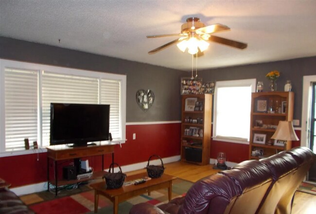 Building Photo - Call this home your HOME!