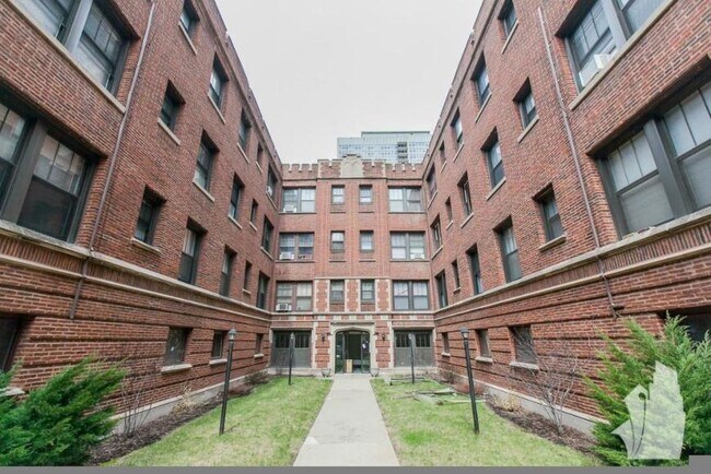 Building Photo - 0 bedroom in Chicago IL 60657